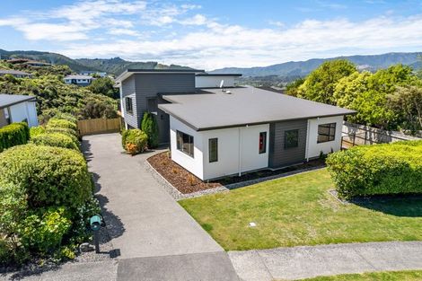 Photo of property in 14 Cosgrove Rise, Riverstone Terraces, Upper Hutt, 5018