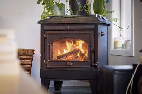 Photo of property in 13 Colmar Road, Mellons Bay, Auckland, 2014