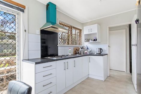 Photo of property in 28 Ewbank Place, Manurewa, Auckland, 2102