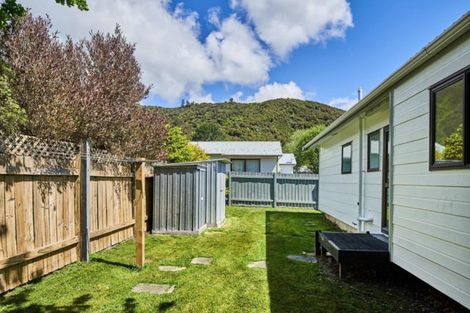 Photo of property in 4a Glenbrook Grove, Naenae, Lower Hutt, 5011