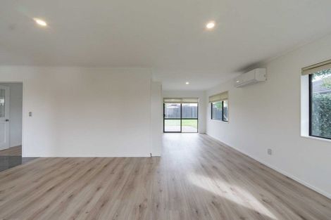 Photo of property in 16 Ravenscourt Place, Huntington, Hamilton, 3210