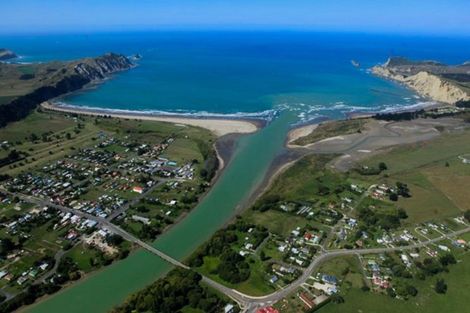 Photo of property in 68 Banks Street, Tolaga Bay, 4077