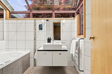 Photo of property in 12 Clare Street, Cambridge, 3434