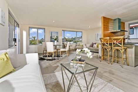 Photo of property in 9 Jumento Place, Unsworth Heights, Auckland, 0632