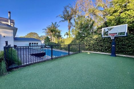 Photo of property in 1 Mozeley Avenue, Devonport, Auckland, 0624