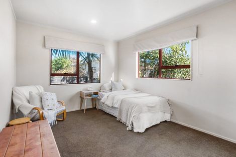 Photo of property in 13a Cliff View Drive, Green Bay, Auckland, 0604