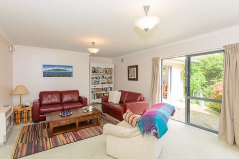 Photo of property in 24 Greenwood Place, Fitzherbert, Palmerston North, 4410