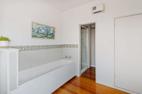 Photo of property in 131 Lake Crescent, Hamilton Lake, Hamilton, 3204