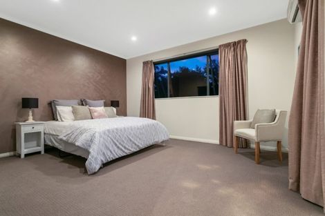 Photo of property in 19 Springvale Drive, Fairview Heights, Auckland, 0632