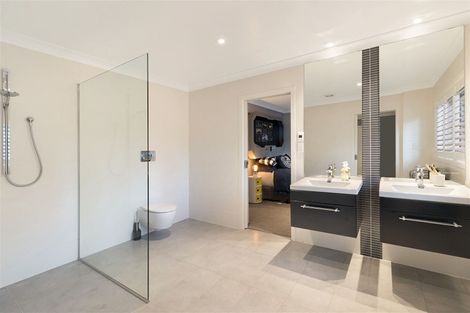 Photo of property in 37 Paremoremo Road, Lucas Heights, Auckland, 0632