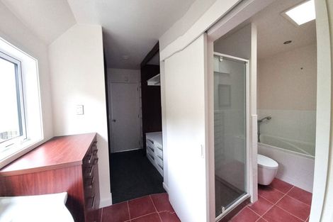 Photo of property in 11 Lawson Place, Mount Victoria, Wellington, 6011