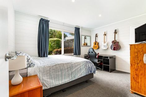 Photo of property in 1/12 Ballini Rise, West Harbour, Auckland, 0618