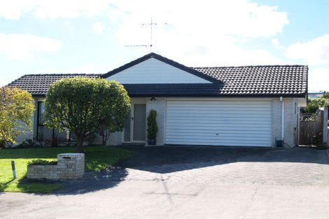 Photo of property in 2/13 West Fairway, Golflands, Auckland, 2013