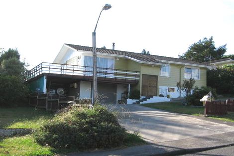 Photo of property in 4 Halcombe Place, Green Bay, Auckland, 0604