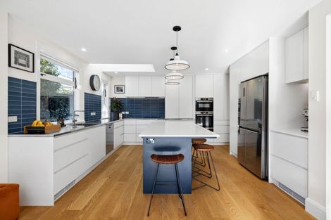 Photo of property in 19 Weston Road, St Albans, Christchurch, 8052