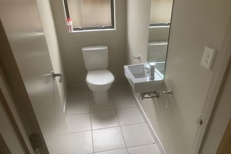 Photo of property in 28 Heidi Crescent, Flat Bush, Auckland, 2016