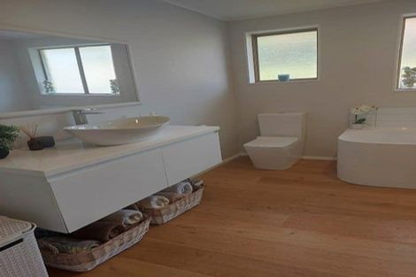 Photo of property in 137 Winara Avenue, Waikanae, 5036