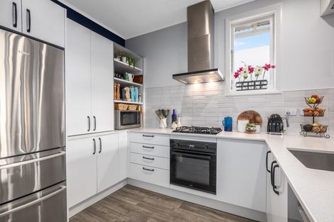 Photo of property in 7 Marine Parade, Eastbourne, Lower Hutt, 5013