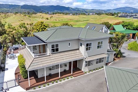 Photo of property in 30 Golf Road, Paraparaumu Beach, Paraparaumu, 5032