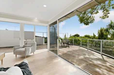 Photo of property in 27 Mcmillan Place, Mellons Bay, Auckland, 2014