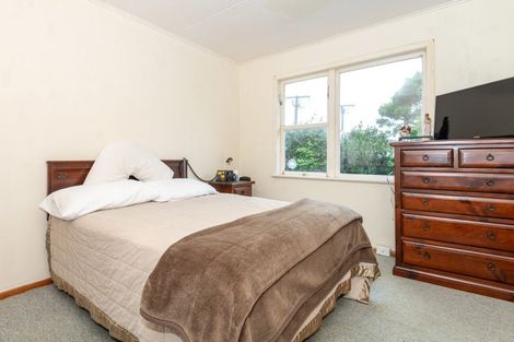 Photo of property in 5 The Strand, Wainuiomata, Lower Hutt, 5014