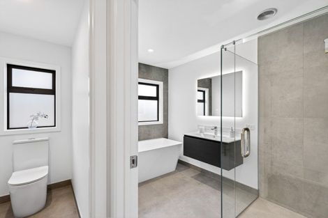 Photo of property in 14 Annie Aranui Drive, Poraiti, 4182