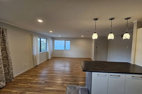 Photo of property in 3 Arde Place, Massey, Auckland, 0614