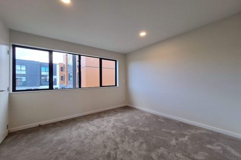 Photo of property in 5/200 Sunnynook Road, Totara Vale, Auckland, 0627