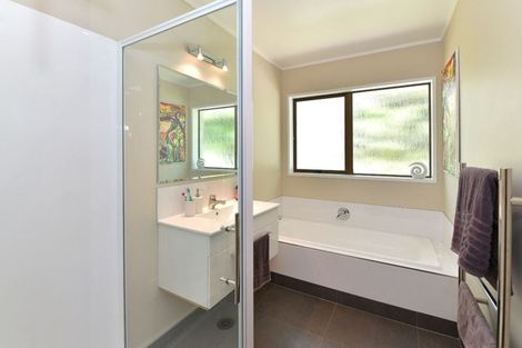 Photo of property in 16 Ladies Mile, Manly, Whangaparaoa, 0930