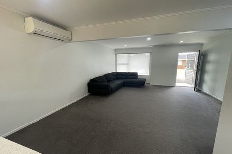 Photo of property in 2/1 Pine Street, New Lynn, Auckland, 0600