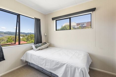 Photo of property in 37 Hicks Crescent, Waikanae Beach, Waikanae, 5036