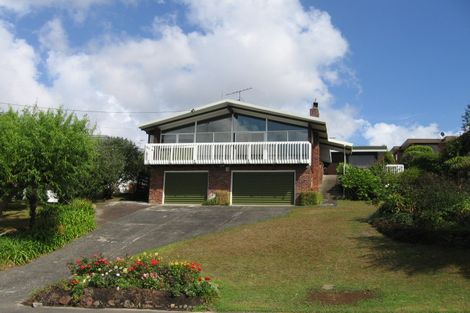 Photo of property in 41 Parr Terrace, Castor Bay, Auckland, 0620