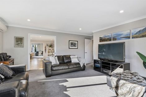 Photo of property in 225 Memorial Avenue, Burnside, Christchurch, 8053