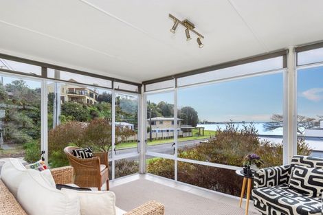 Photo of property in 16 Beach Grove, Omokoroa, 3114