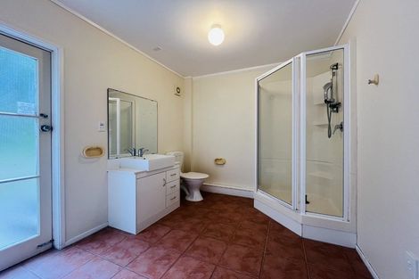 Photo of property in 5 Anchor Place, Beach Haven, Auckland, 0626