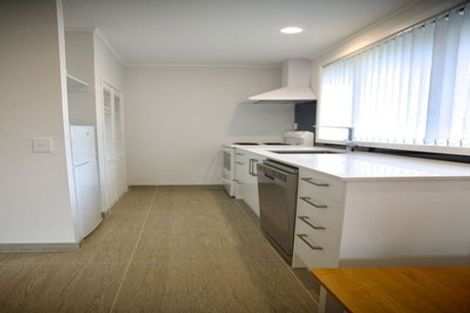 Photo of property in 1a Kiwi Esplanade, Mangere Bridge, Auckland, 2022