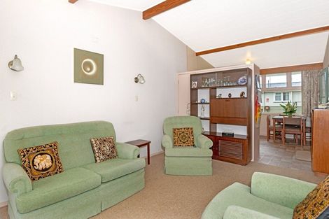 Photo of property in Orange Grove Flats, 2/549 Childers Road, Te Hapara, Gisborne, 4010