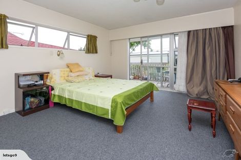 Photo of property in 2/62 Uxbridge Road, Mellons Bay, Auckland, 2014