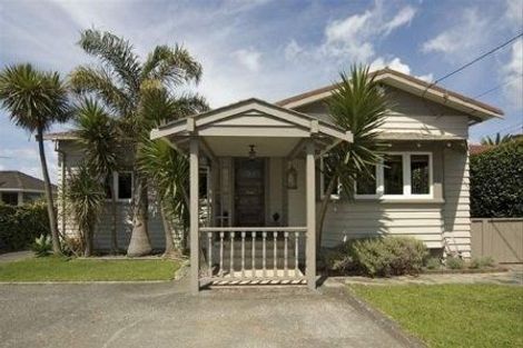 Photo of property in 1/305 Lake Road, Hauraki, Auckland, 0622