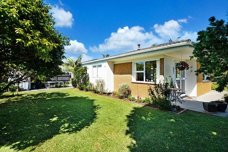 Photo of property in 1/2 Wallace Road, Ranui, Auckland, 0612