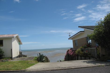 Photo of property in 16 Crispe Road, Clarks Beach, 2122