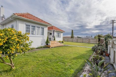 Photo of property in 15 Reeve Street, Levin, 5510