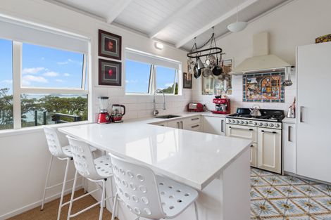 Photo of property in 6 Buckleton Road, Tawharanui Peninsula, Matakana, 0986