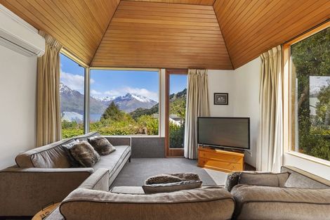 Photo of property in 18 Williams Street, Sunshine Bay, Queenstown, 9300