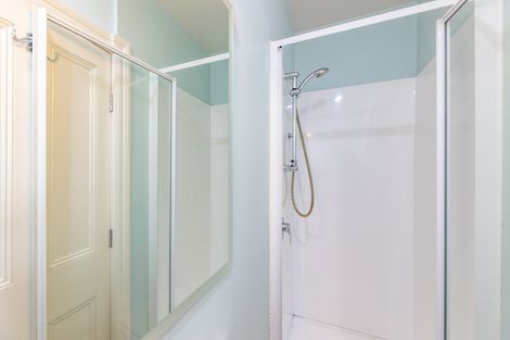 Photo of property in 2/96 Kerrs Road, Avonside, Christchurch, 8061