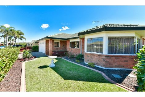 Photo of property in 18 Dan Tori Place, Orewa, 0931