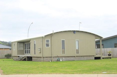 Photo of property in 25 Pipi Dune, Whitianga, 3510