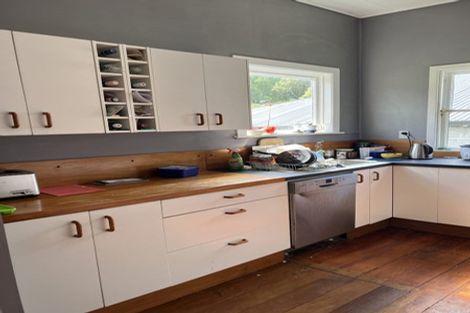 Photo of property in 135 Kelburn Parade, Kelburn, Wellington, 6012