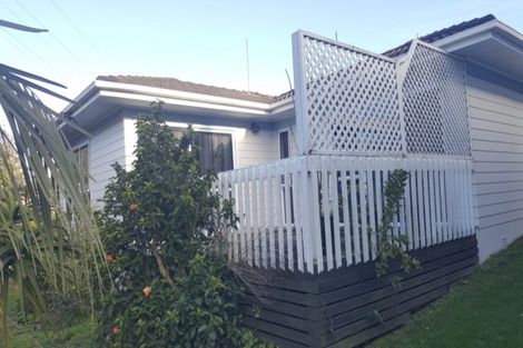 Photo of property in 9 Wakeling Avenue, Te Atatu South, Auckland, 0610