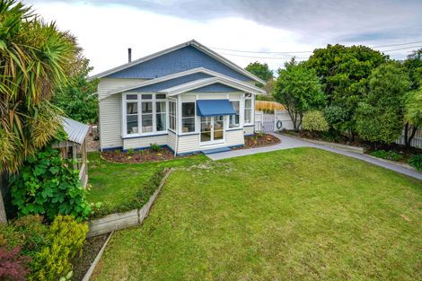 Photo of property in 2/96 Kerrs Road, Avonside, Christchurch, 8061